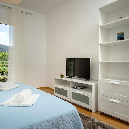 Bogdanic * Stari Grad (Hvar)